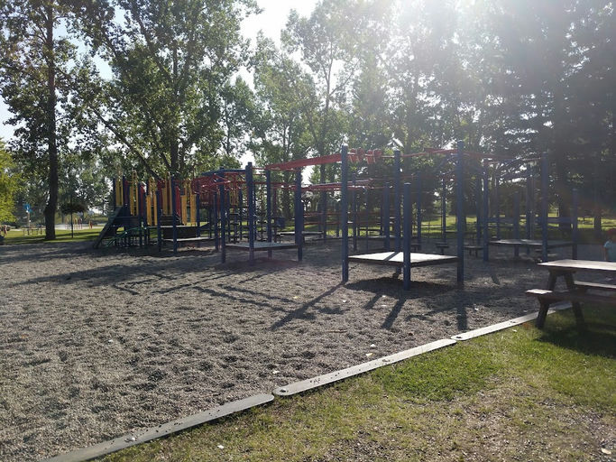 Playground, Parkland