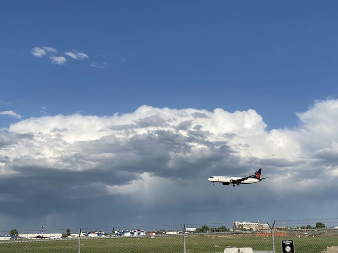 YYC Airport Viewing Area