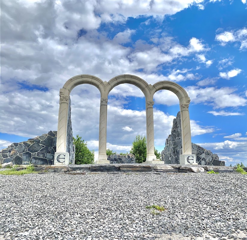 Elgin Wy SE & Mckenzie Towne Dr SE