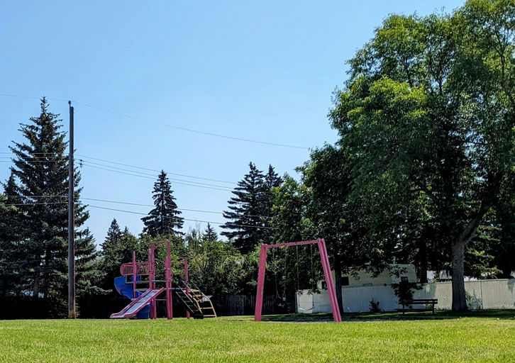 Southampton Dr SW & Southglen Dr SW