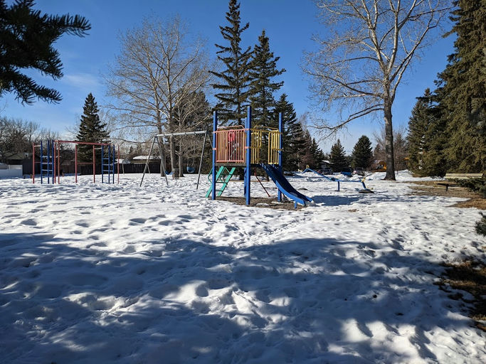 Range Pl NW Playground