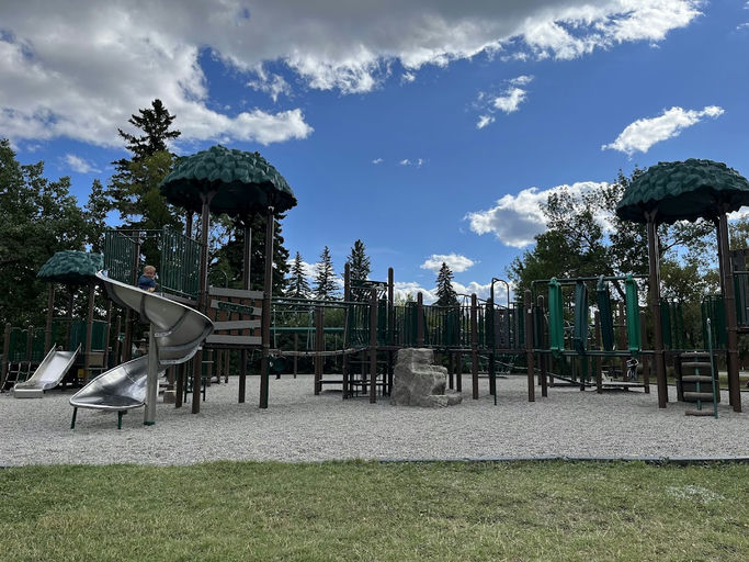 Playground, Crescent Heights