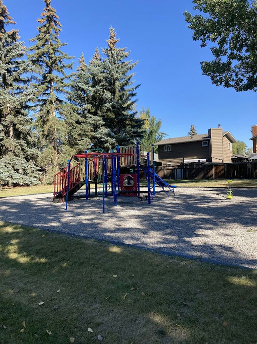 Deercross Pl SE & Deercross Wy SE