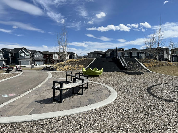 Creekside Gr SW & Creekside He SW