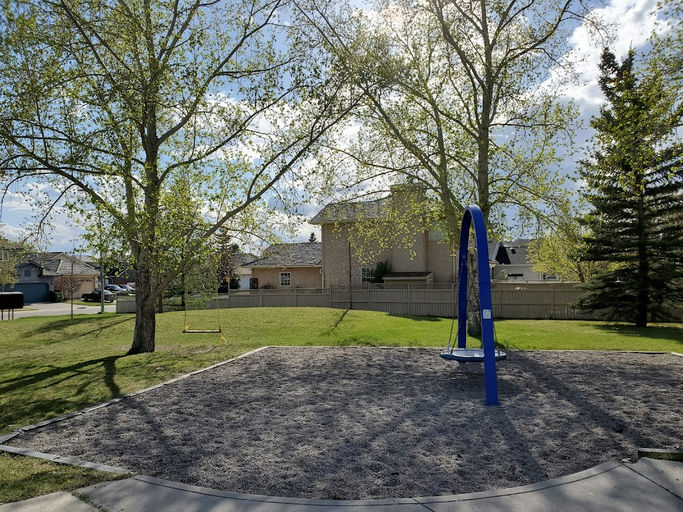 Douglas Woods Dr SE & Douglas Woods Ht SE