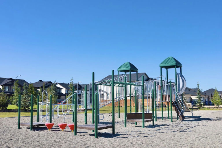 Skyview Point Gr NE & Skyview Point He NE