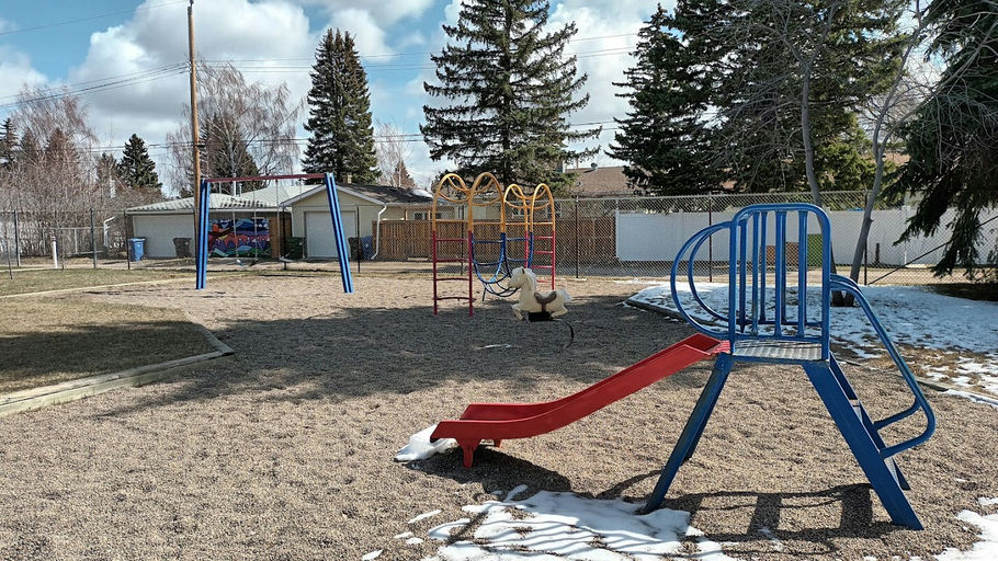 Playground, Kingsland