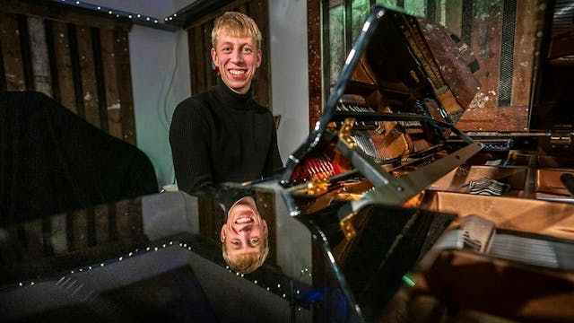 Fællessang med Anton Vind