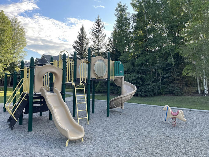Discovery Dr SW Playground