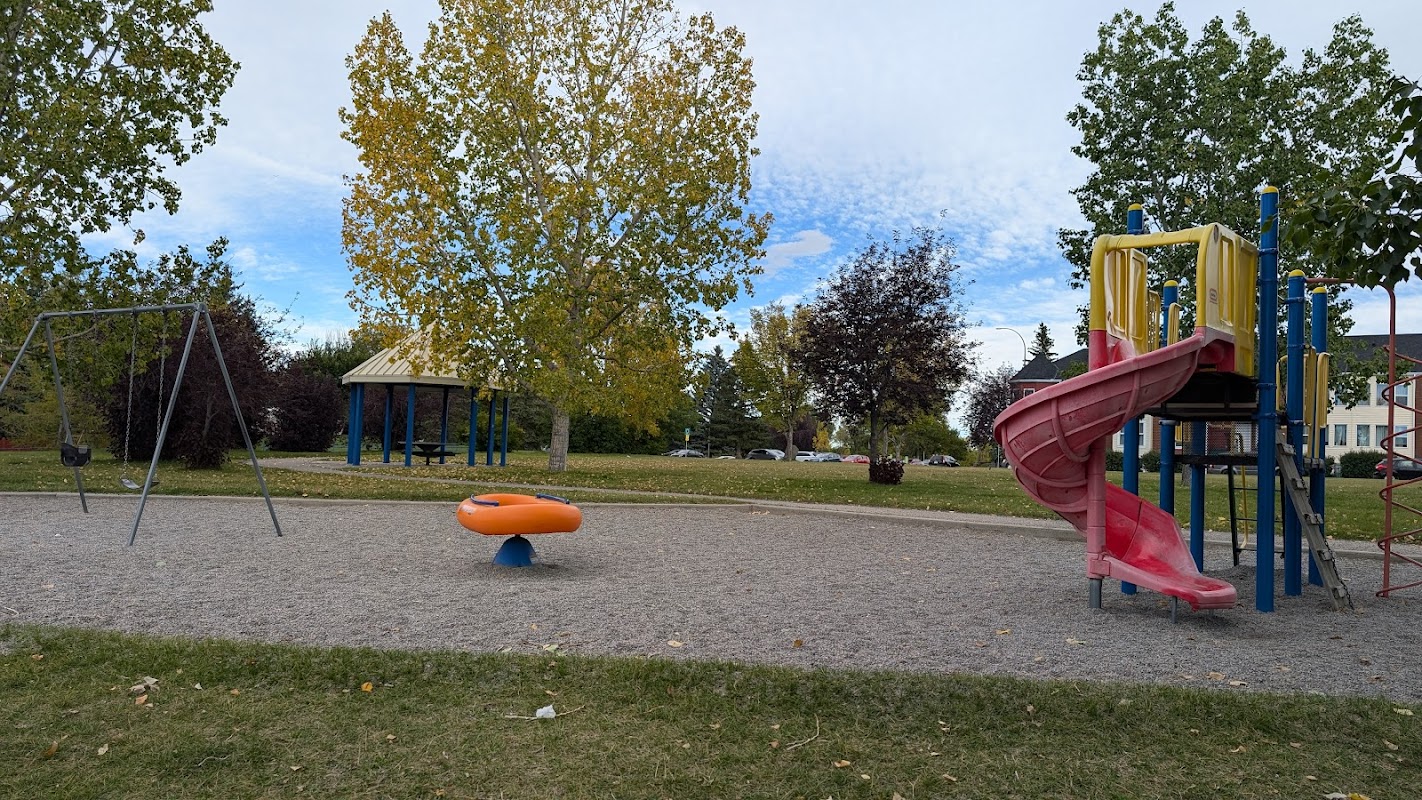 Sarcee Rd SW Playground