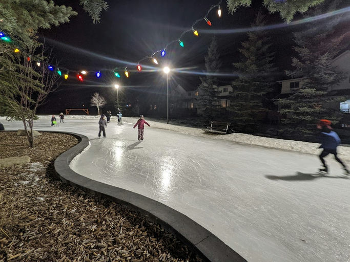 Sanderling Ri NW & Sandstone Dr NW