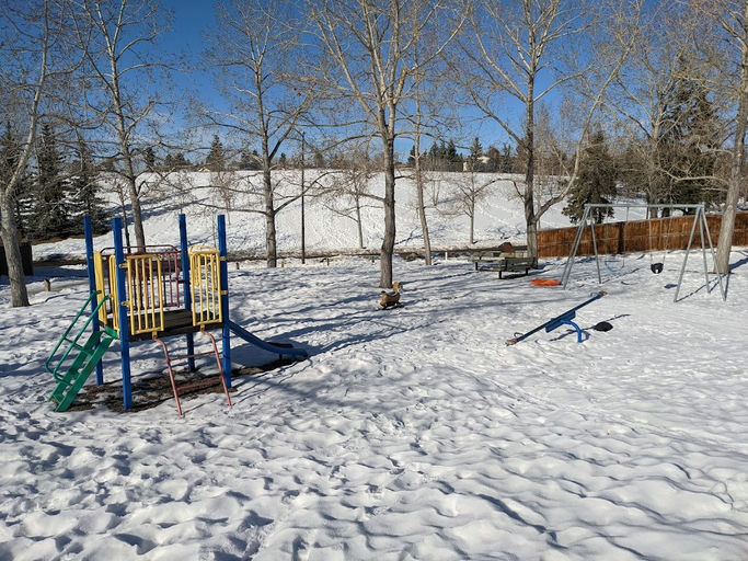 Ranchero Dr NW & Ranchero Rd NW