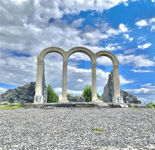 Elgin Wy SE & Mckenzie Towne Dr SE