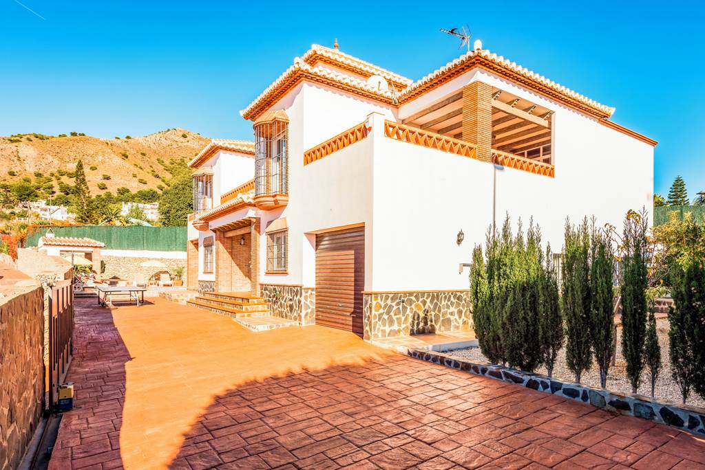 AGP_83437_Villa_Sol_Nerja_1221_09.jpg
