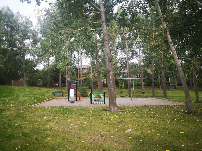 Playground, McKenzie Lake