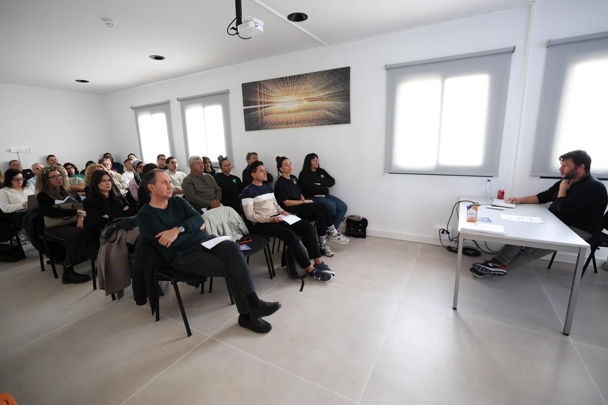 Automatización con IA en Ibiza: cómo evitar errores y optimizar la respuesta de correos empresariales