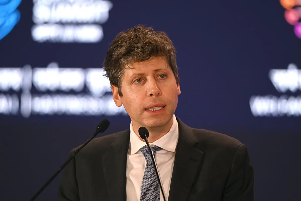 Sam Altman critica l'accordo "negligente" tra OpenAI e il Pentagono dopo il conflitto con Anthropic.
