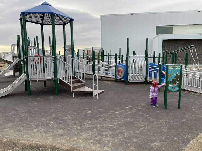 Playground, Springbank Hill