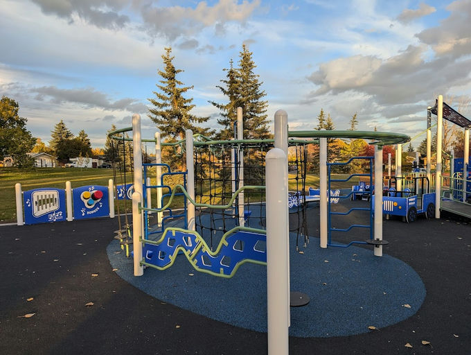 Ogden Dr SE & Ogden Ri SE