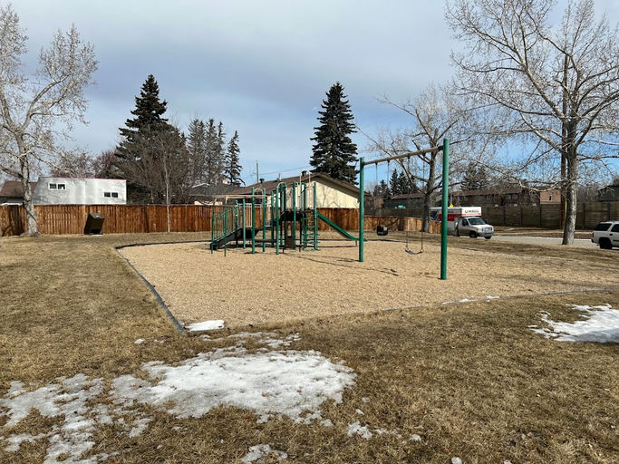 Penbrooke Cr SE Playground