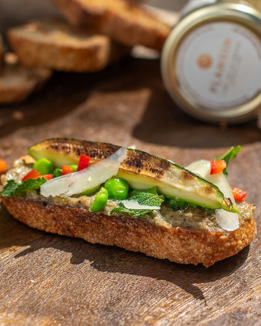 Tartine grillé au délice de courgettes à la truffe d’été