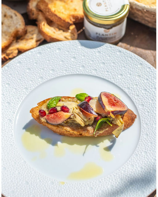 Bruschetta con delizia di carciofi al tartufo estivo