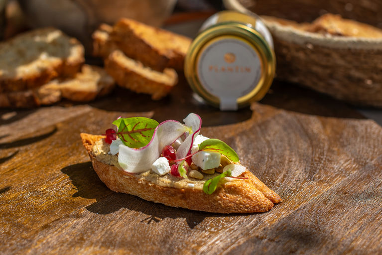 Bruschetta con crema di ceci al tartufo estivo