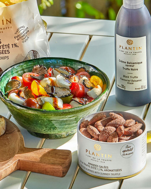 Frischer Salat mit Sommertrüffel und aromatischem Balsamico-Dressing