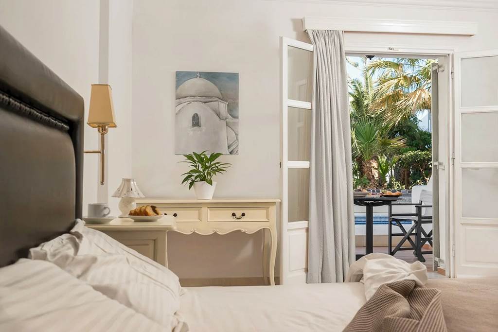 JTR_81480_Mediterranean_White_Resort_0523_05.jpg