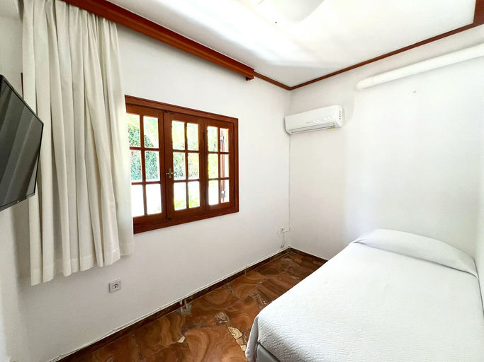 5-Bed Greek Estate with Pool & Orchard