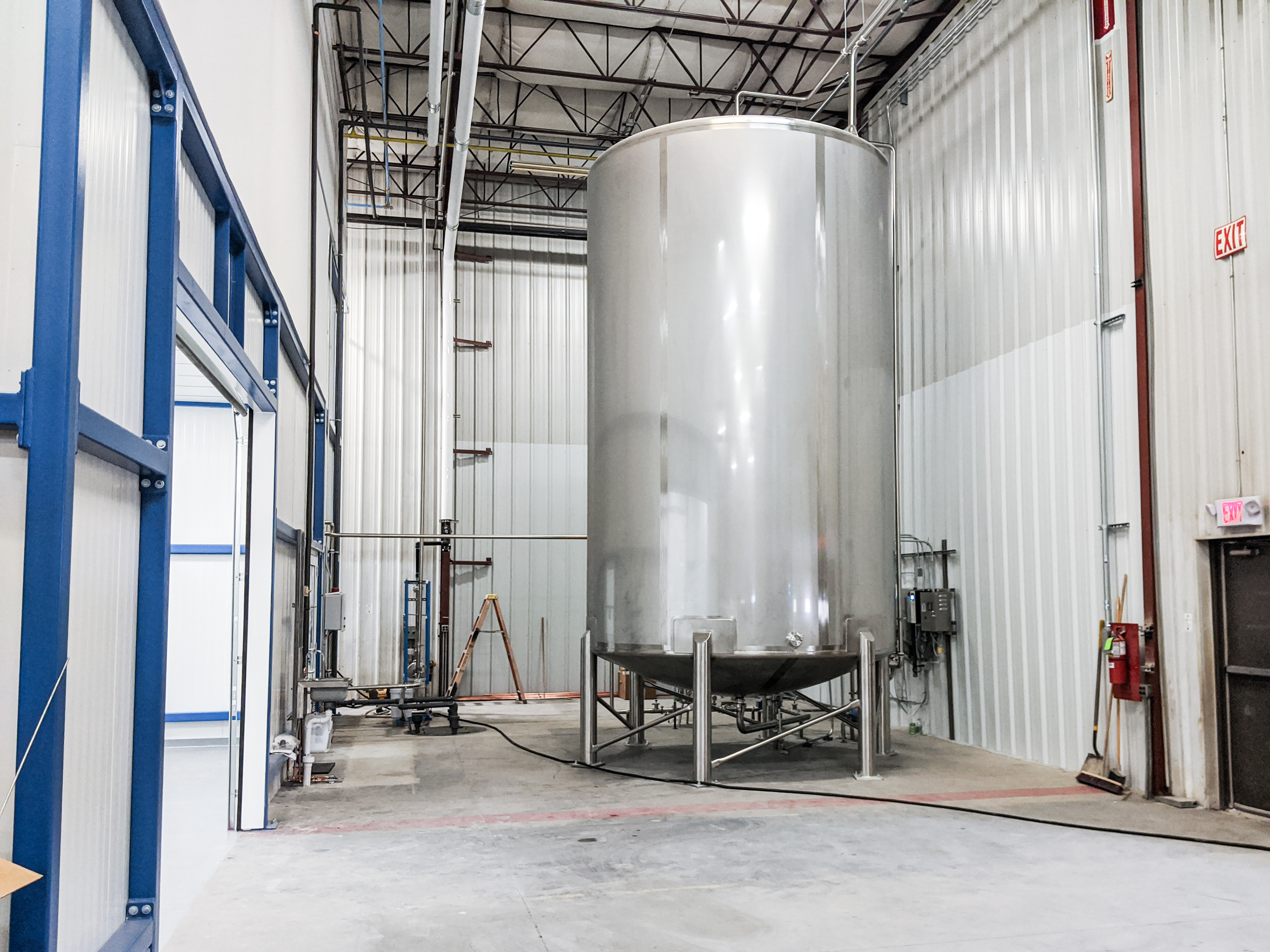 TANK INSTALLATION FOR BOTTLING PLANT