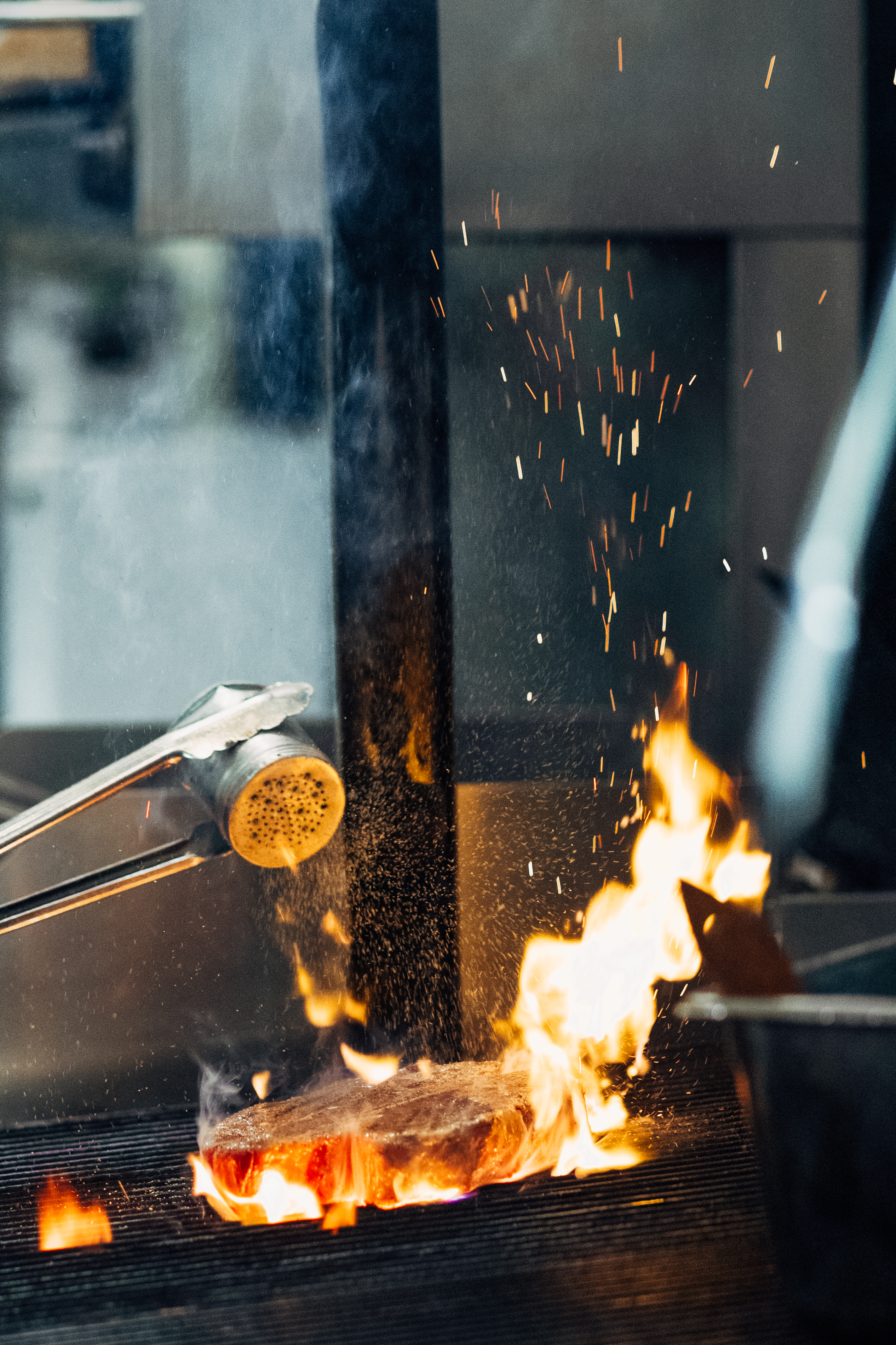 Order fresh & delicious pizza at Deuce Pub & Pit in Columbia, MO.