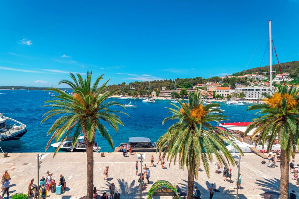 SPU_70984_Riva_Marina_Hvar_Hotel_0822_01.jpg