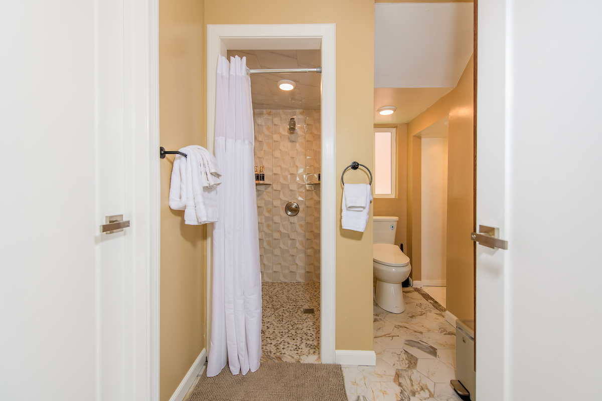 Jack and Jill Common Bathroom