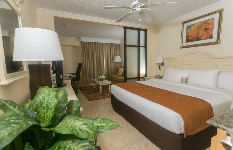 Comfort-Suites-Paradise-Island-4.jpg