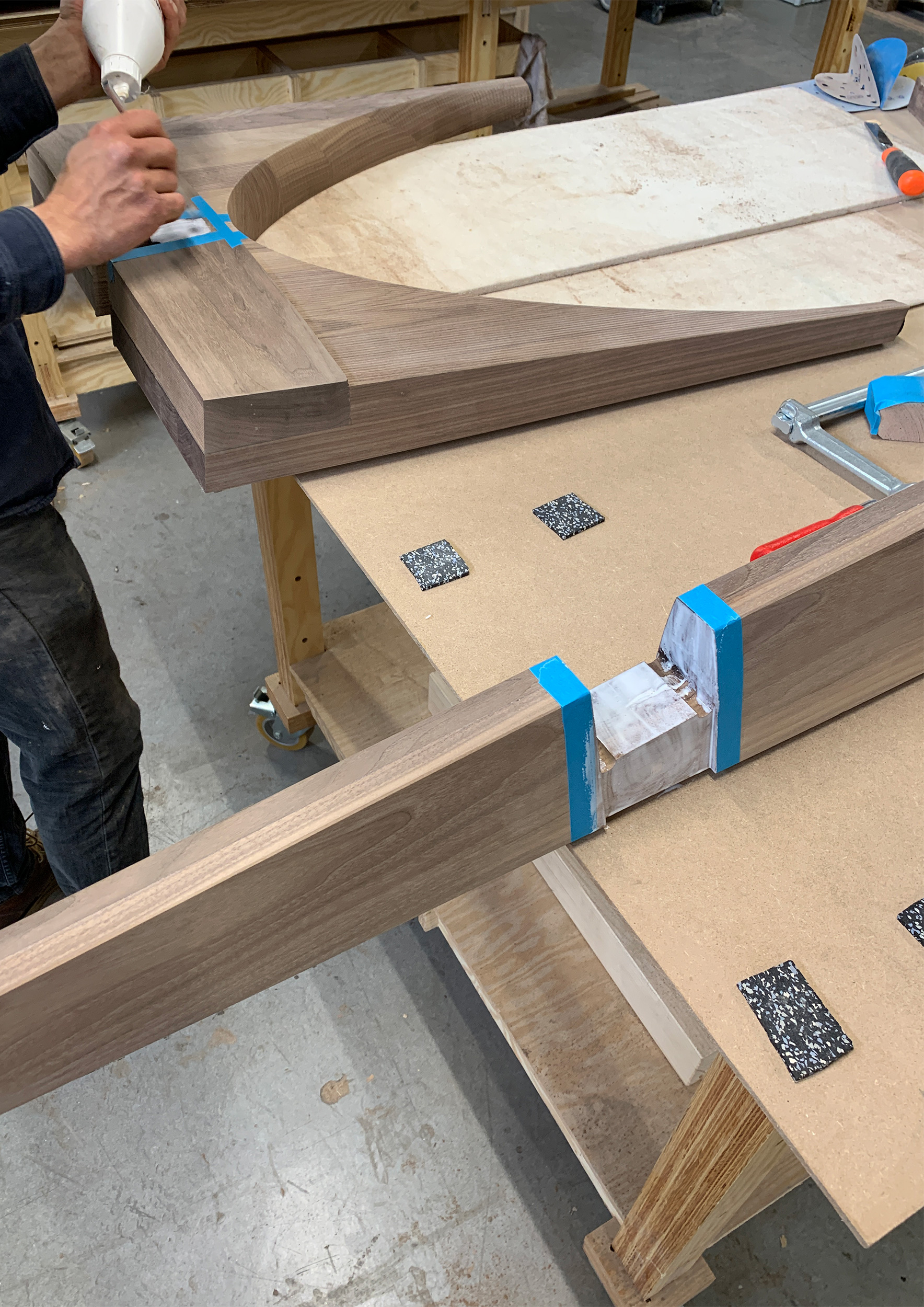 CARRIERS 03 _ WALNUT_10