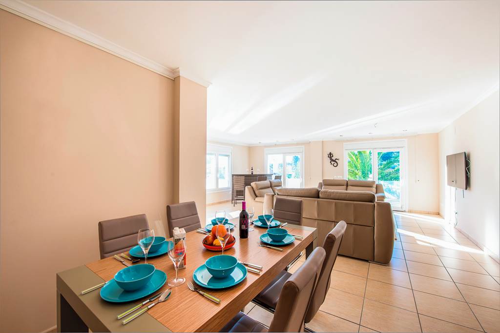 ALC_85319_Villa_Malibu_0323_07.jpg