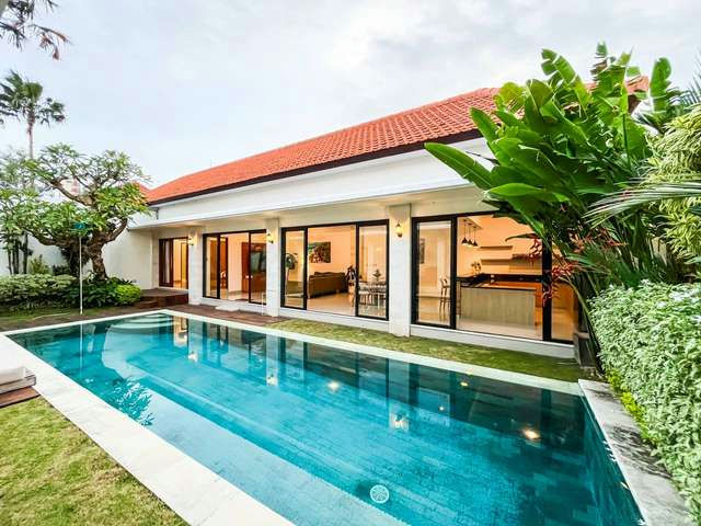Современная вилла 3BR с бассейном и садом в сердце Чангу, рядом с Island Sports