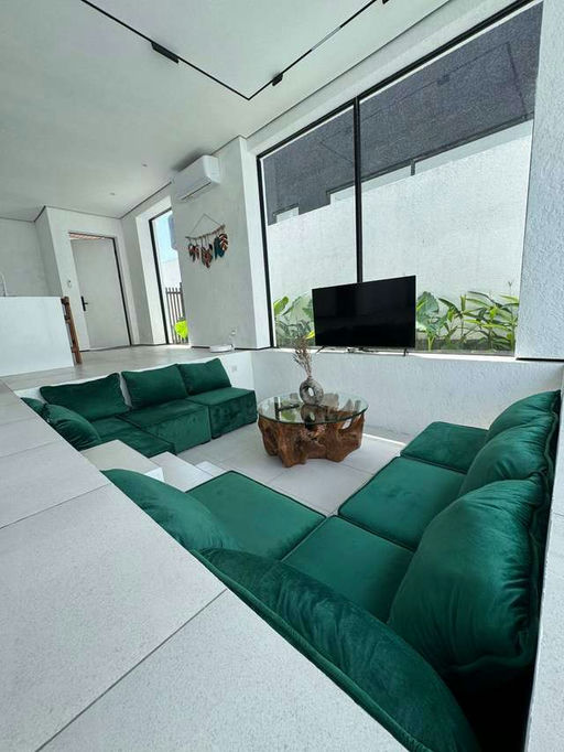 Современная 2BR вилла с парковкой и sunken lounge в центре Семиньяка — 35 млн/мес