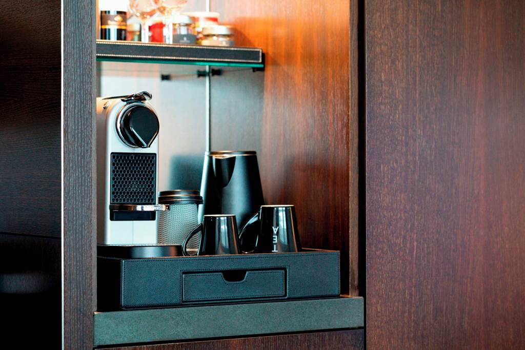 CDG_85689_Renaissance_Paris_Arc_de_Triomphe_Hotel_1023_34.jpg