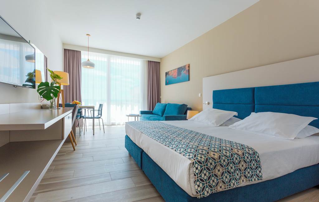 SPU_85054_Romana_Beach_Apartments_0323_17.jpg