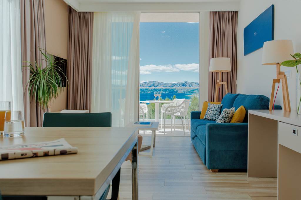 SPU_85054_Romana_Beach_Apartments_0323_27.jpg