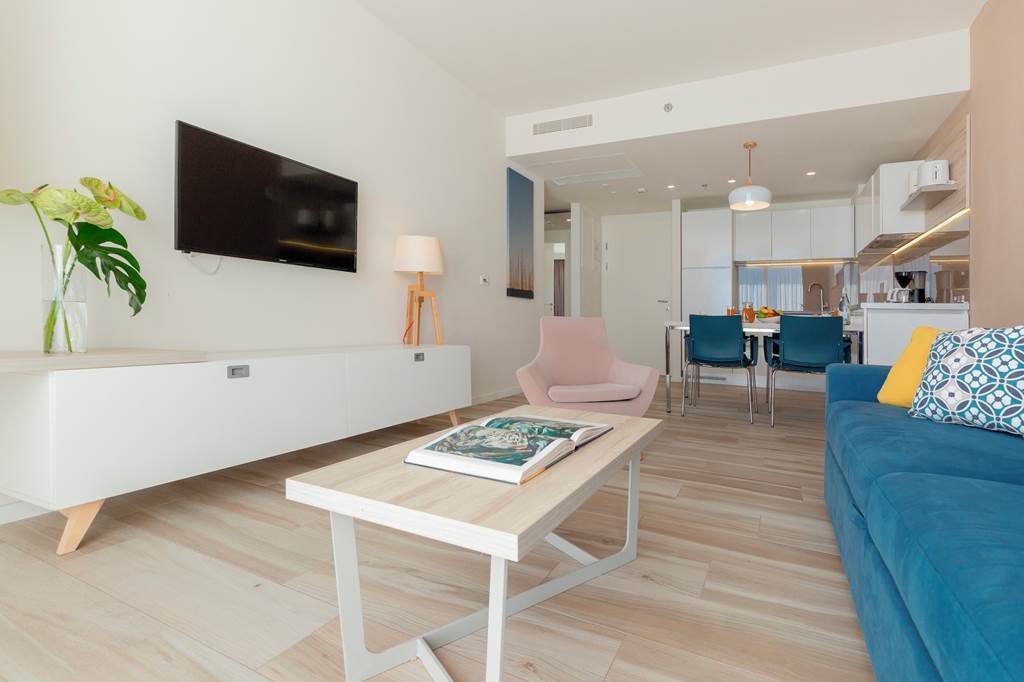 SPU_85054_Romana_Beach_Apartments_0323_31.jpg