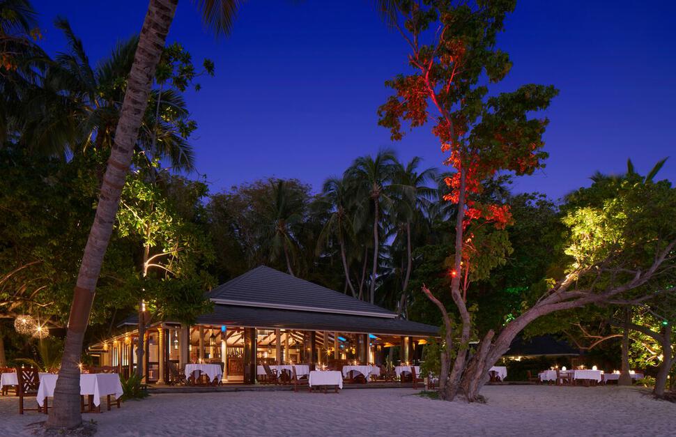 Royal-Island-Resort-Spa-7.jpg