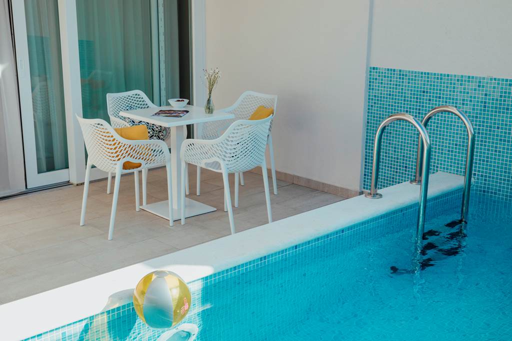 SPU_85054_Romana_Beach_Apartments_1223_10.jpg