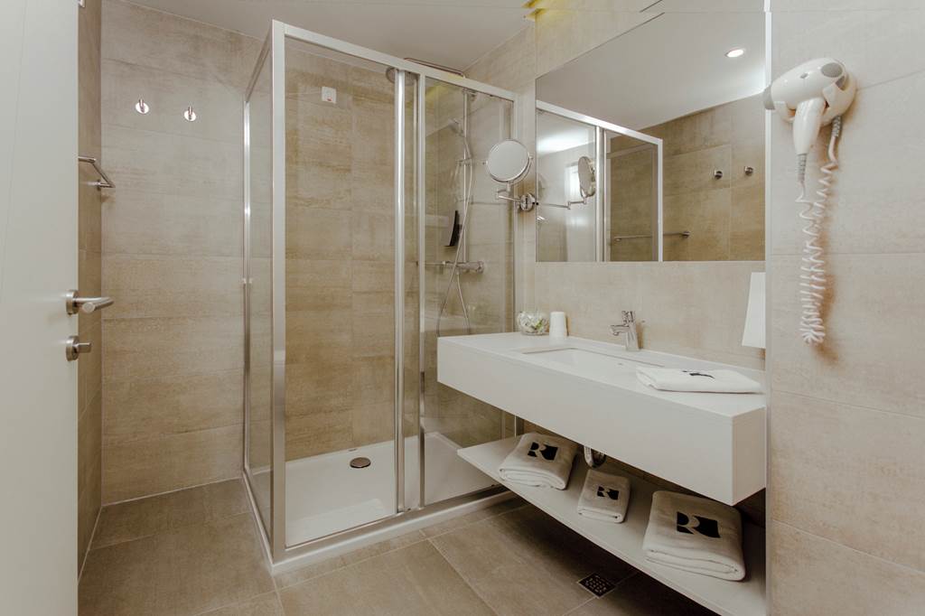 SPU_85054_Romana_Beach_Apartments_0323_05.jpg