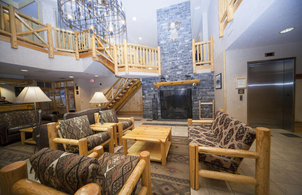 Brewsters-Mountain-Lodge-4.jpg