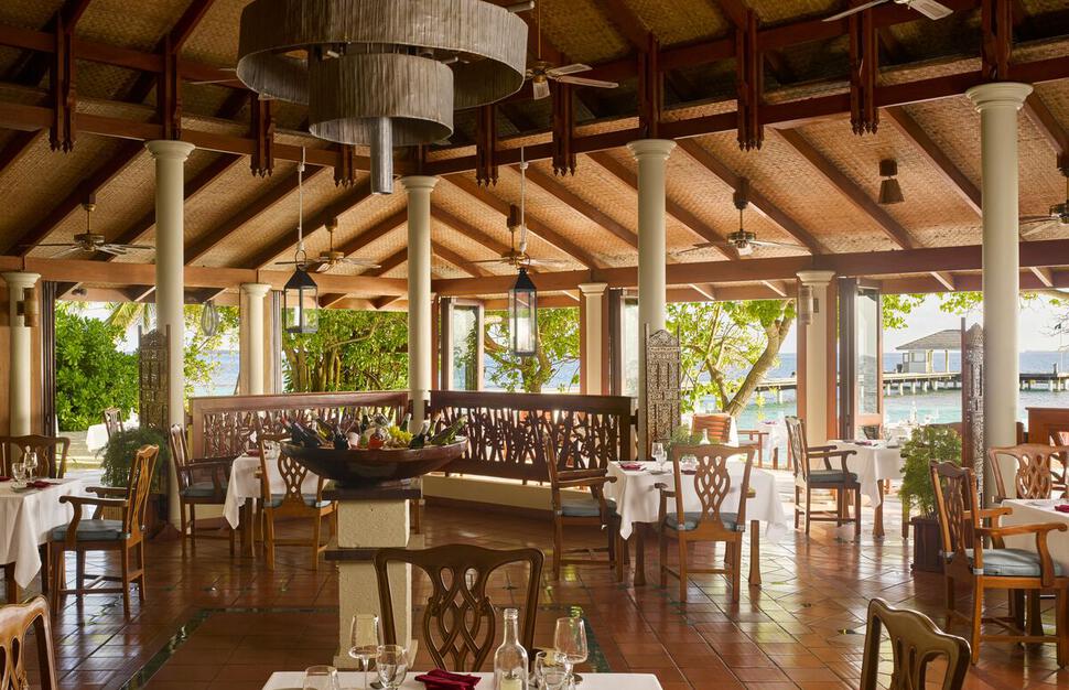 Royal-Island-Resort-Spa-8.jpg