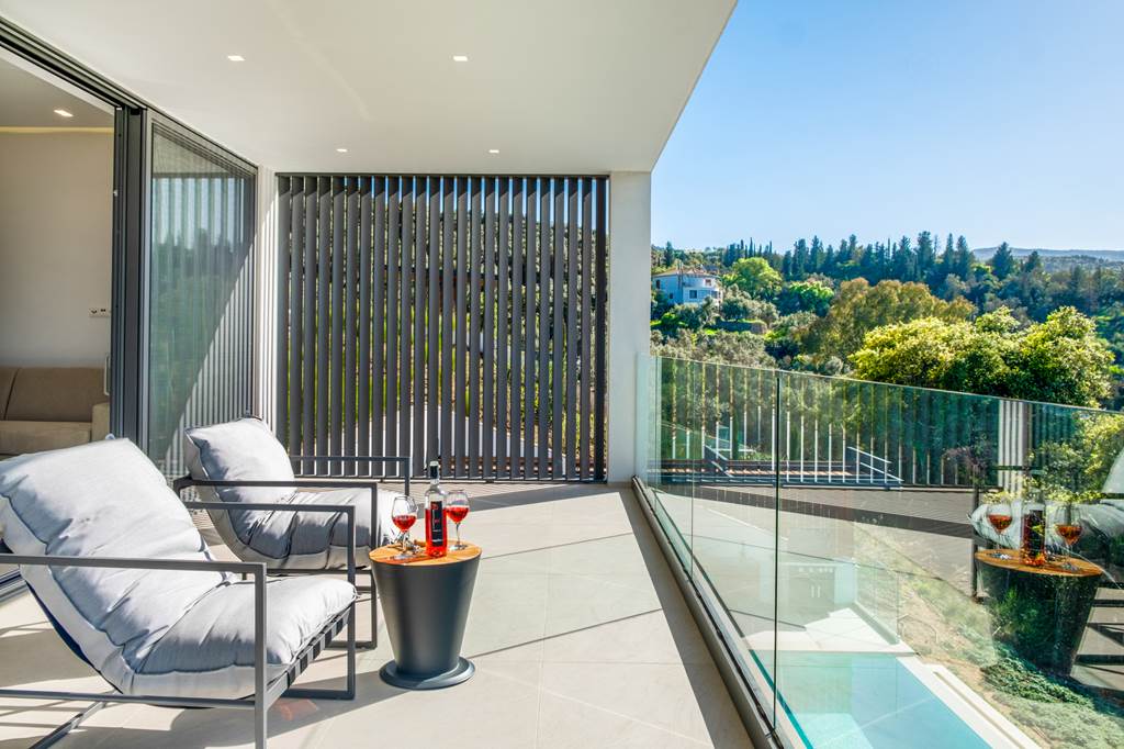 PVK_83903_Villa_Above_the_Blue_0622_01.jpg