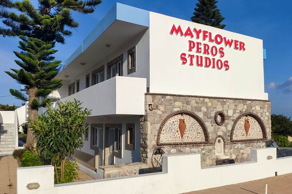 KGS_85748_Peros_Mayflower_Family_Studios_0823_08.jpg
